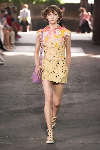 Look 54